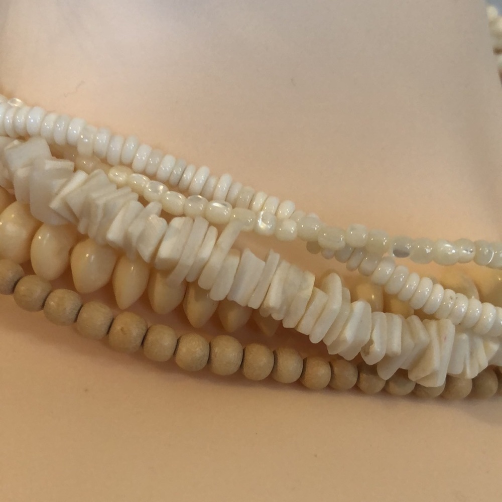 Shell and Bead Necklace - Picture 4 of 4